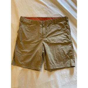 Columbia Sportswear Men's Size 40, 10" Inseam,‎ Front Chino Shorts